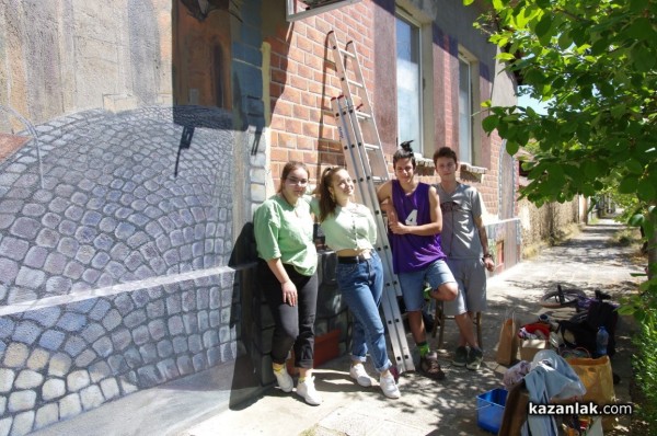 Млади художници пренесоха атмосферата на италианските улички в Казанлък