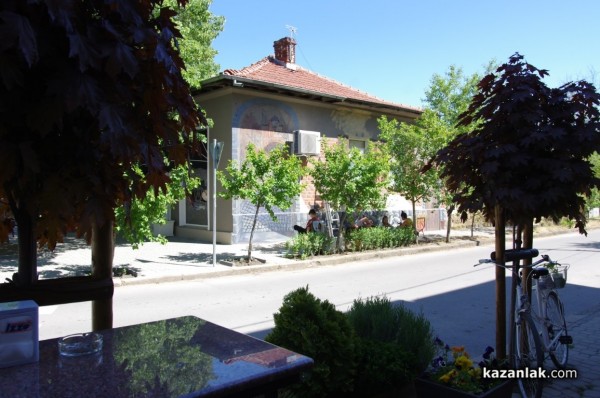 Млади художници пренесоха атмосферата на италианските улички в Казанлък