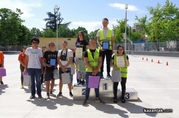 Отборите на СУ „Екзарх Антим I” и ПГТТМ победиха в състезанието по безопасност на движението