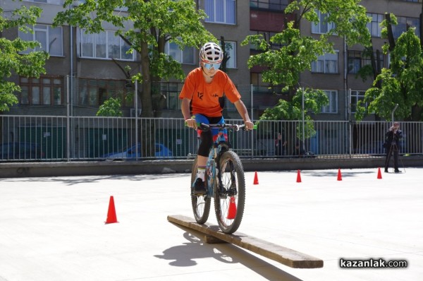 Отборите на СУ „Екзарх Антим I” и ПГТТМ победиха в състезанието по безопасност на движението