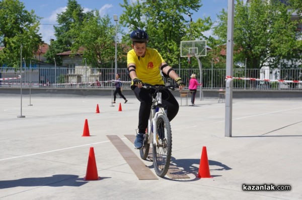 Отборите на СУ „Екзарх Антим I” и ПГТТМ победиха в състезанието по безопасност на движението
