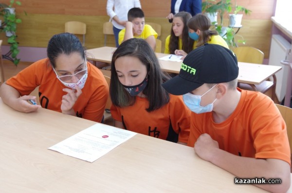 Отборите на СУ „Екзарх Антим I” и ПГТТМ победиха в състезанието по безопасност на движението