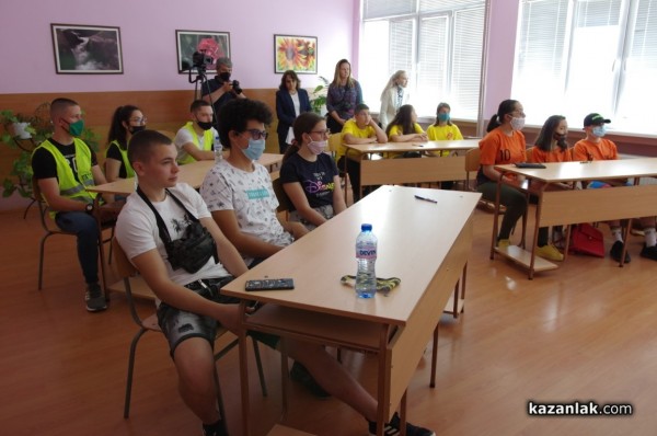 Отборите на СУ „Екзарх Антим I” и ПГТТМ победиха в състезанието по безопасност на движението