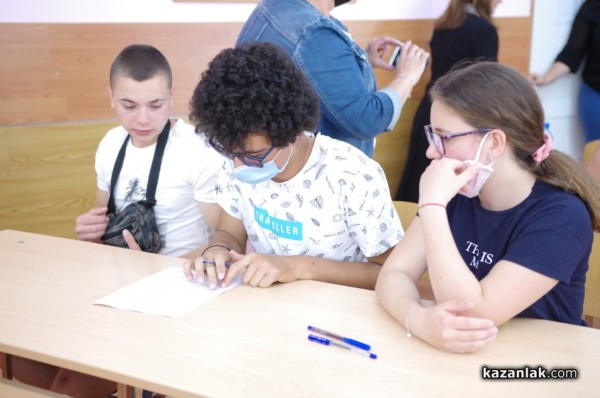 Отборите на СУ „Екзарх Антим I” и ПГТТМ победиха в състезанието по безопасност на движението