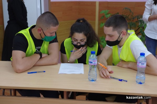 Отборите на СУ „Екзарх Антим I” и ПГТТМ победиха в състезанието по безопасност на движението