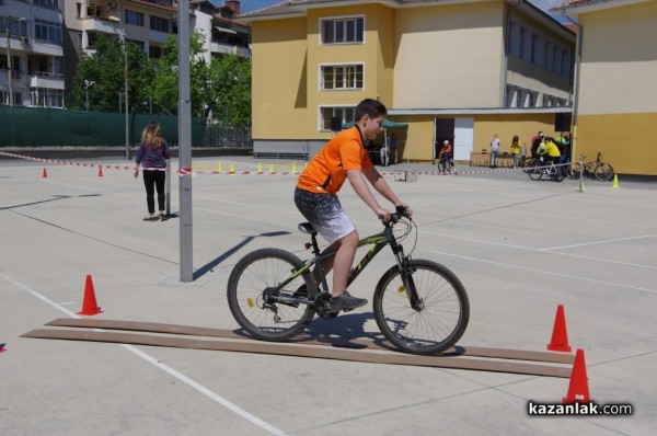 Отборите на СУ „Екзарх Антим I” и ПГТТМ победиха в състезанието по безопасност на движението
