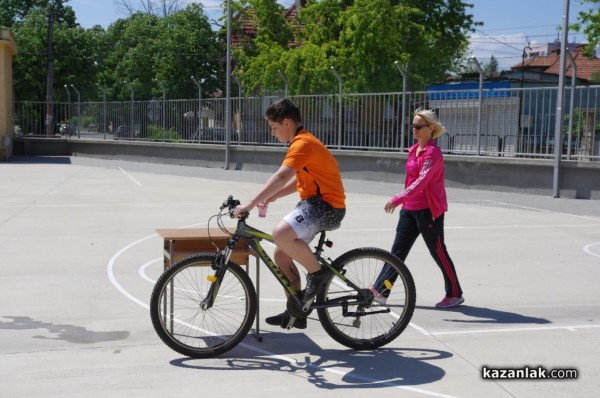 Отборите на СУ „Екзарх Антим I” и ПГТТМ победиха в състезанието по безопасност на движението