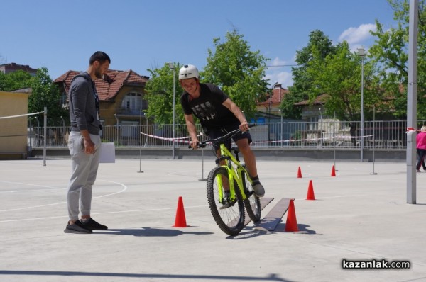 Отборите на СУ „Екзарх Антим I” и ПГТТМ победиха в състезанието по безопасност на движението