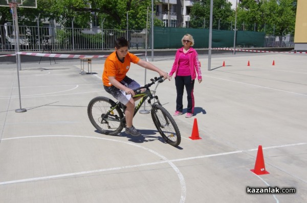Отборите на СУ „Екзарх Антим I” и ПГТТМ победиха в състезанието по безопасност на движението
