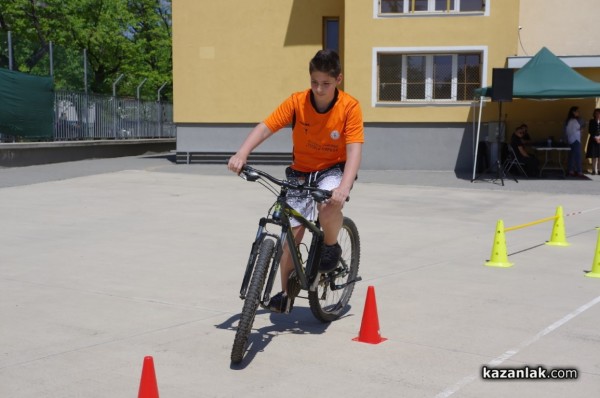 Отборите на СУ „Екзарх Антим I” и ПГТТМ победиха в състезанието по безопасност на движението
