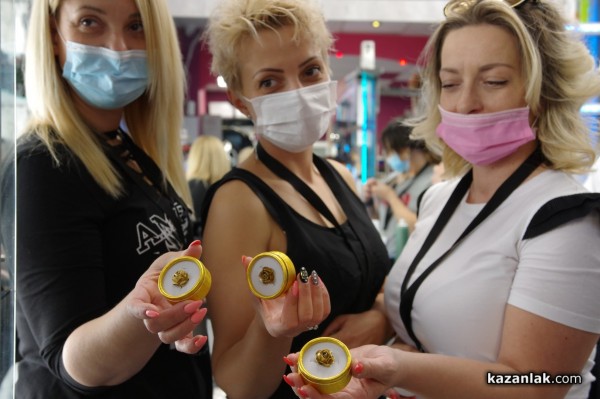 13 фризьори и гримьори разкрасяваха претендентките за Царица Роза 2021