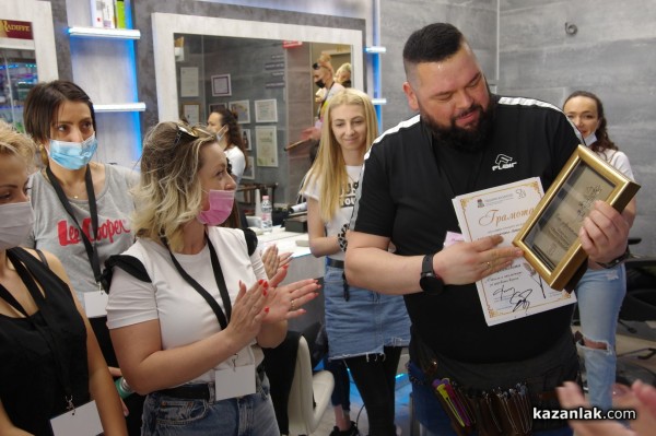 13 фризьори и гримьори разкрасяваха претендентките за Царица Роза 2021