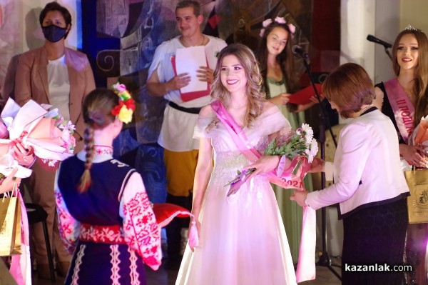 Александра Хаджихристова е Царица Роза 2021 / ВИДЕО