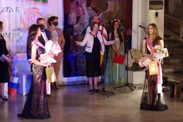 Царица Роза 2021 е Александра Хаджихристова