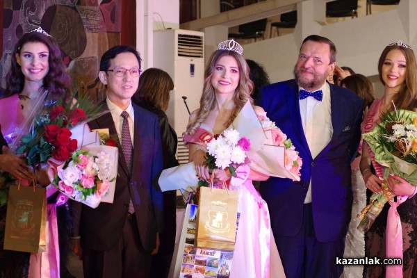 Александра Хаджихристова е Царица Роза 2021 / ВИДЕО