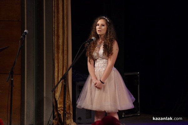 На 65-та си годишната ПГТТМ изпрати своите 78 абитуриенти