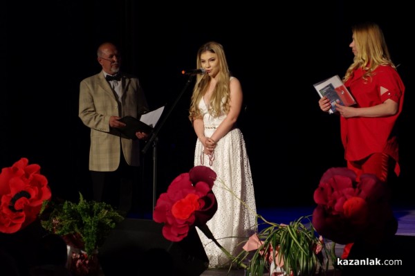 На 65-та си годишната ПГТТМ изпрати своите 78 абитуриенти