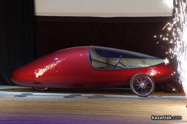 На 65-та си годишната ПГТТМ изпрати своите 78 абитуриенти