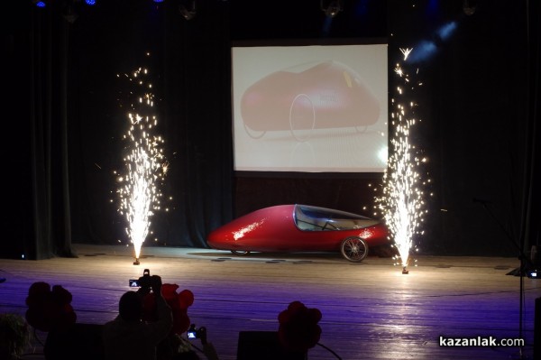 На 65-та си годишната ПГТТМ изпрати своите 78 абитуриенти