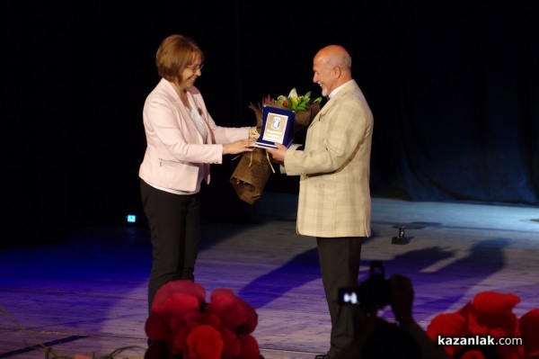 На 65-та си годишната ПГТТМ изпрати своите 78 абитуриенти