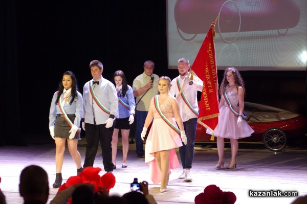 На 65-та си годишната ПГТТМ изпрати своите 78 абитуриенти