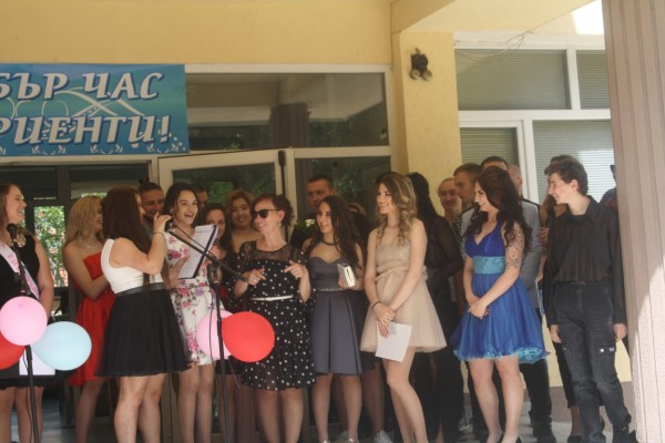 44 абитуриенти изпрати ПГЛПТ днес