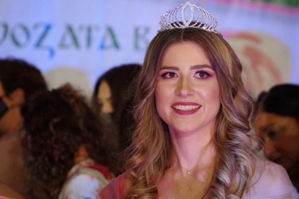 Царица Роза 2021 е Александра Хаджихристова