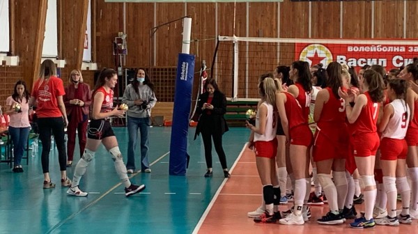 Казанлъшките волейболистки с вицешампионска титла при девойките U20