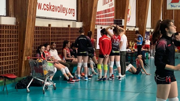 Казанлъшките волейболистки с вицешампионска титла при девойките U20