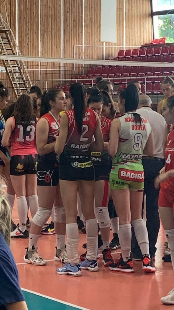 Казанлъшките волейболистки с вицешампионска титла при девойките U20