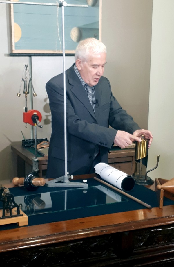 Тео влиза в главната роля във филм на Националния музей на образованието