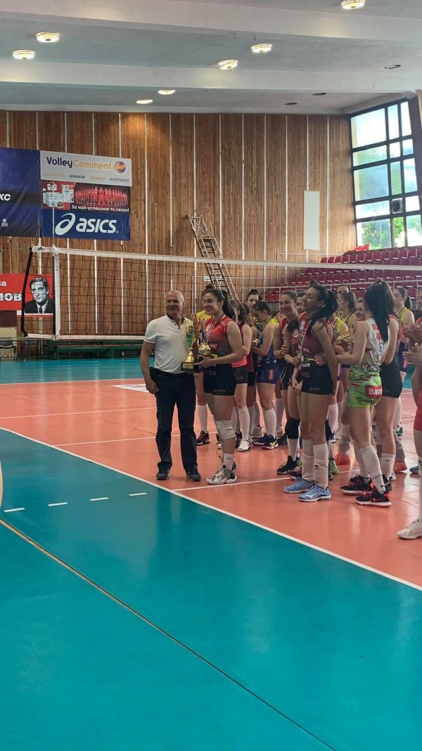 Казанлъшките волейболистки с вицешампионска титла при девойките U20