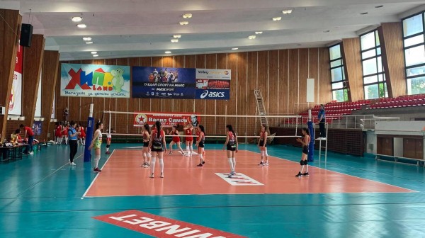 Казанлъшките волейболистки с вицешампионска титла при девойките U20