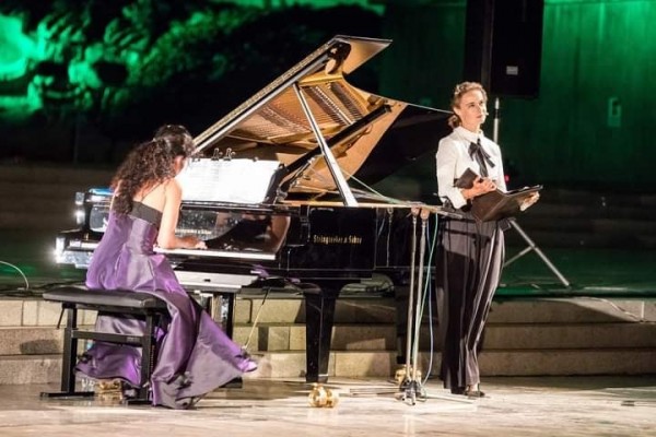 Надежда Цанова, Йоана Буковска и Веса Томова със спектакъл под звездите в събота