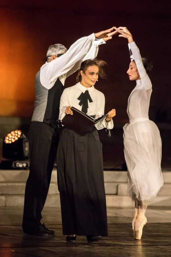 Надежда Цанова, Йоана Буковска и Веса Томова със спектакъл под звездите в събота