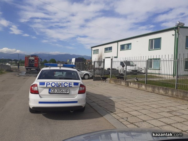 Запали се част от цеха за подправки край Бузовград