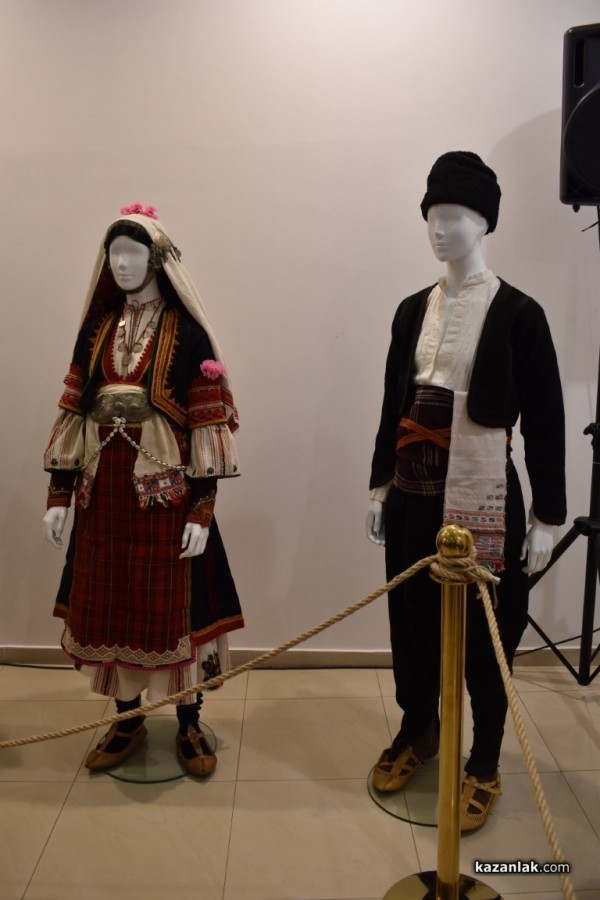 Уникална изложба представя красотата на български бежански носии 