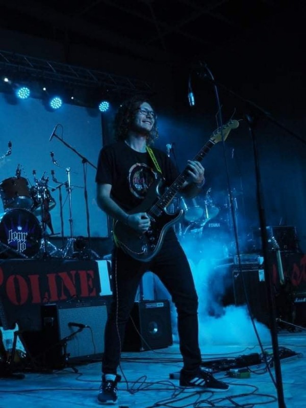 Николай ще разкраси стените на басейна “Антим Спорт“ със своя воден пъзел