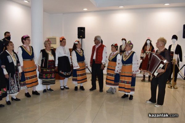 Уникална изложба представя красотата на български бежански носии 