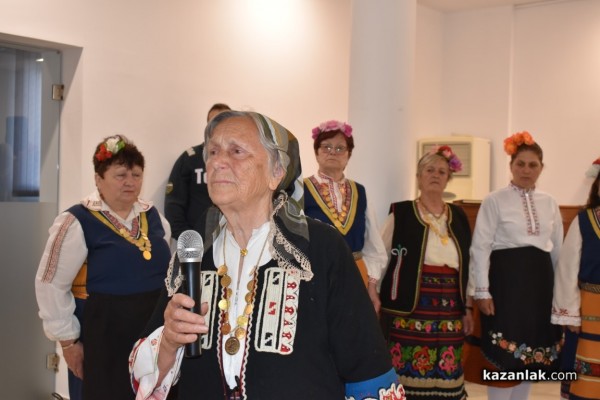 Уникална изложба представя красотата на български бежански носии 