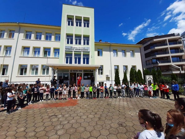 С празничен крос учениците на ОУ “Св. Паисий Хилендрски“ отбелязаха 24 май