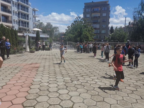 С празничен крос учениците на ОУ “Св. Паисий Хилендрски“ отбелязаха 24 май
