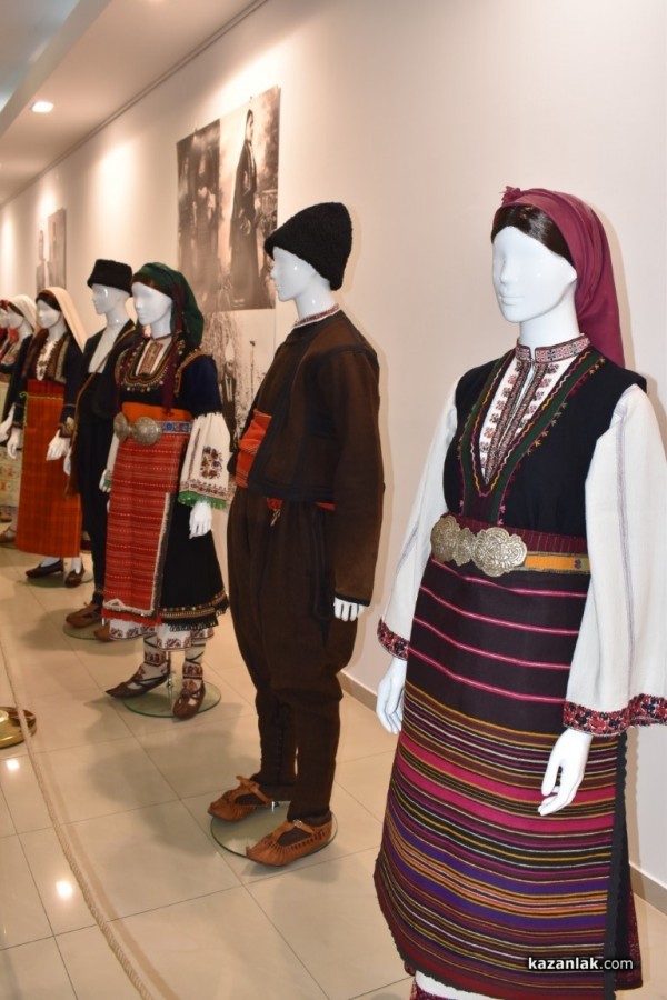 Уникална изложба представя красотата на български бежански носии 