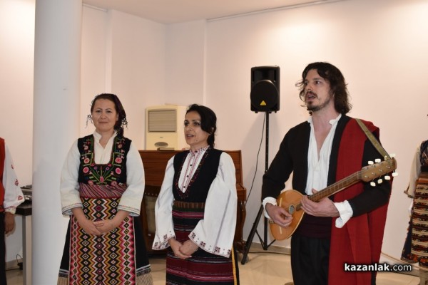 Уникална изложба представя красотата на български бежански носии 