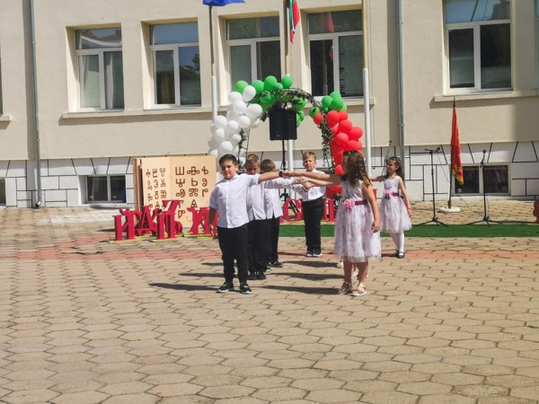 С песни, танци и много настроение премина 24 май в ОУ “Св. Паисий Хилендарски“