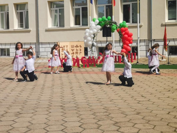 С песни, танци и много настроение премина 24 май в ОУ “Св. Паисий Хилендарски“