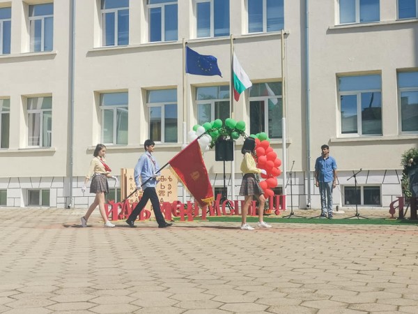 С песни, танци и много настроение премина 24 май в ОУ “Св. Паисий Хилендарски“