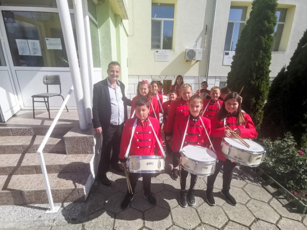 С песни, танци и много настроение премина 24 май в ОУ “Св. Паисий Хилендарски“