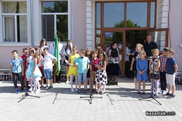 С тържество и празнично хоро в ОУ „Кулата“ отбелязаха 24 май