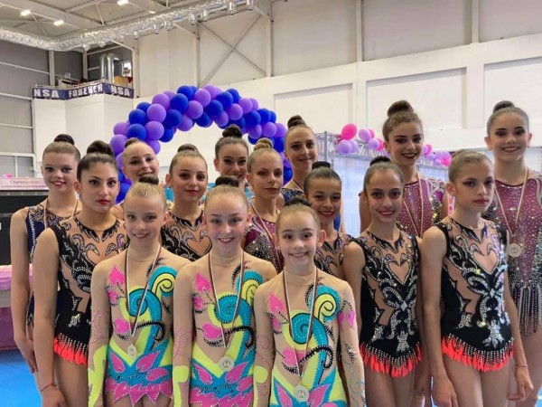 Шампионска и вицешампионска титла, и още куп медали за грациите ни